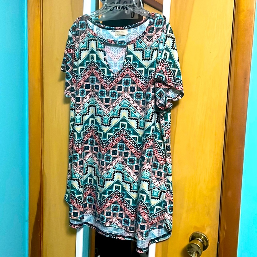 Key hole cut out tunic